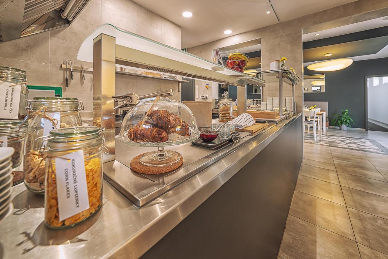 Timeout City Hotel Liptovsky Mikulas Ngoại thất bức ảnh